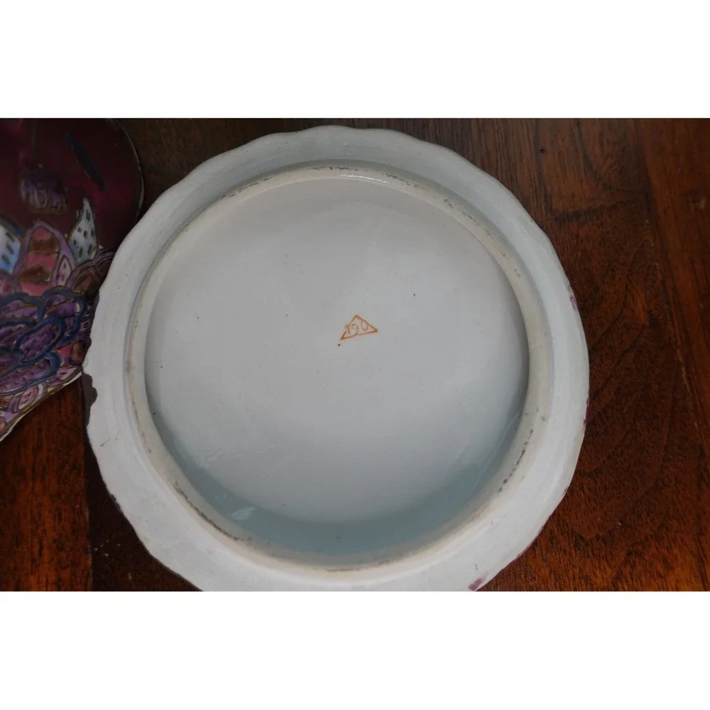 Classic Traditions scalloped ceramic trinket box with lid‎ with floral details